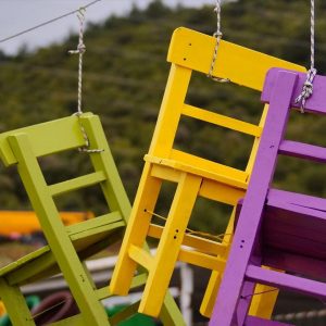 Renkli çocuk ahşap sandalyeler